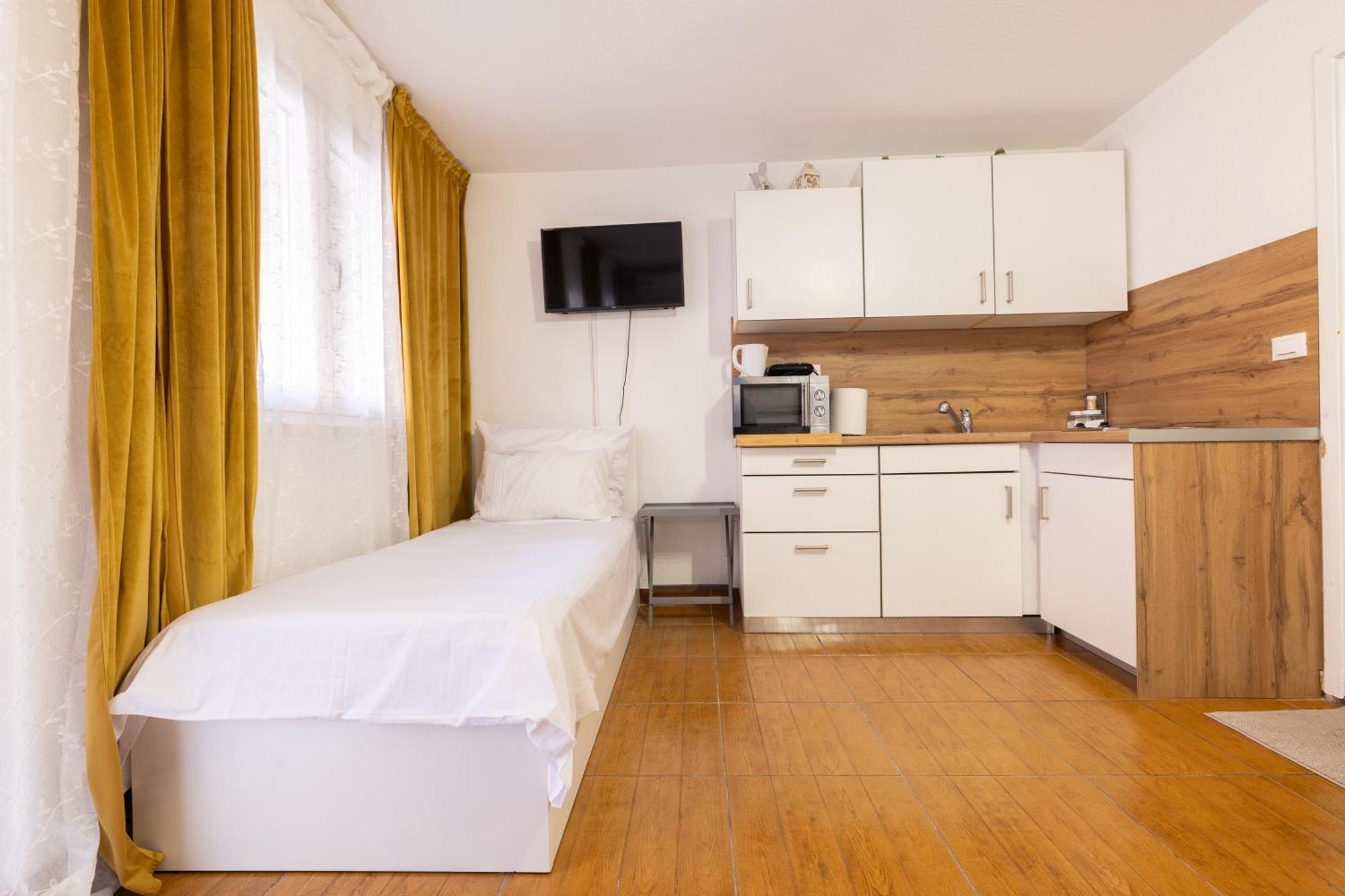 Guesthouse Rebecca Makarska Buitenkant foto